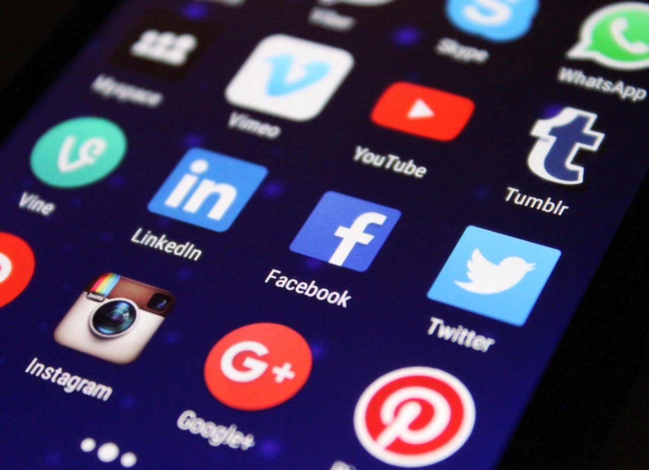 la-redes-sociales-te-ayudaran-a-aprender-ingles-ademas-de-Kingscorner
